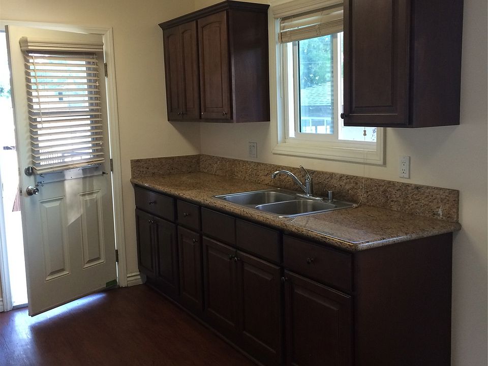1st image of 1290 N Altadena Dr