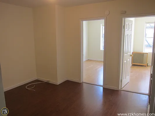 Rented by Realty 2000 Corp | media 5