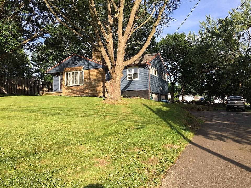 1st image of 576 Northeast Ave