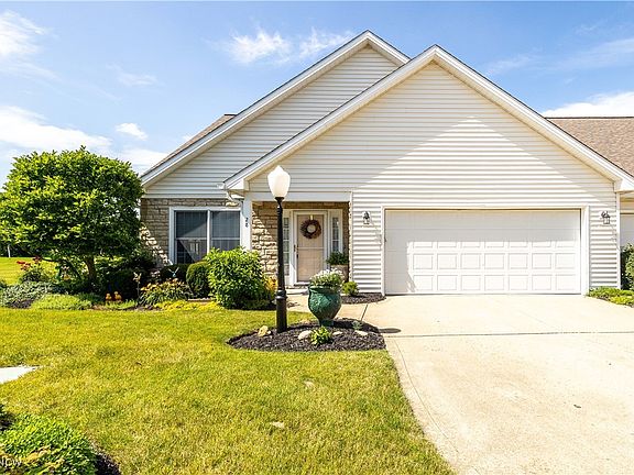 2nd image of 28 Nantucket Cir