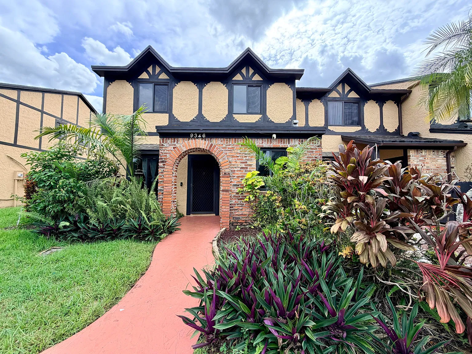 3 bed, 2.5 bath, 1612 sqft, $3,800 — Photo 1