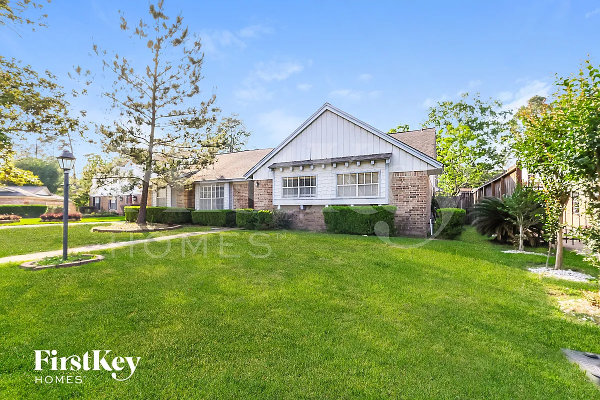 Building Photo - 222 Magic Oaks Dr