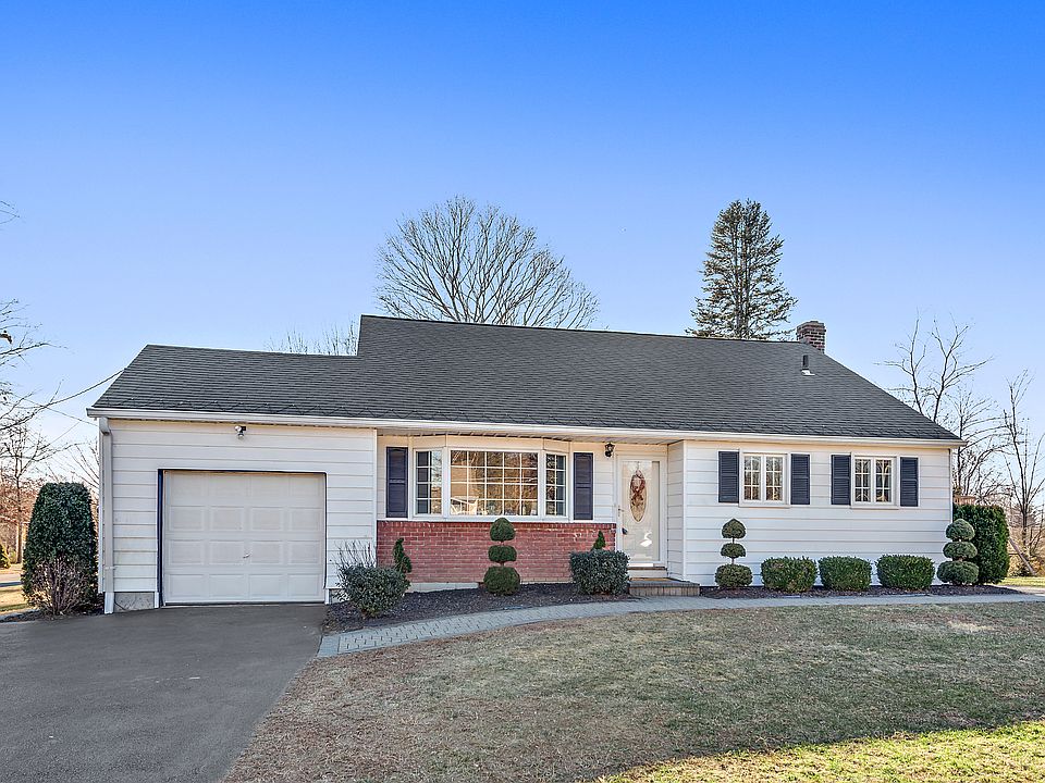 1st image of 2792 Crescent Dr