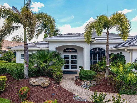 3rd image of 3855 Oak Ridge Cir
