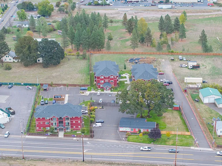Colima Apartments — Photo 18