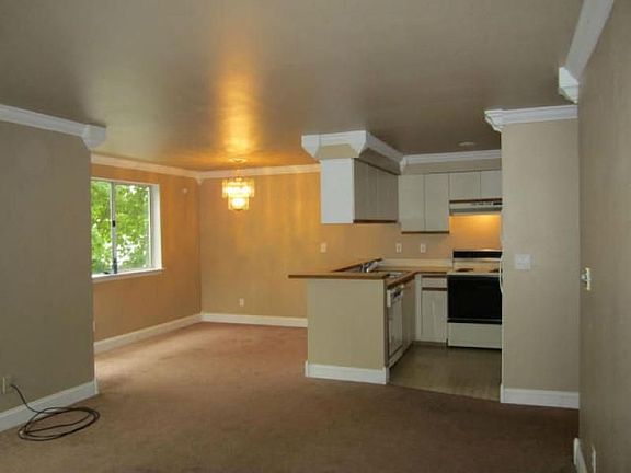 4th image of 12026 15th Ave NE APT 206