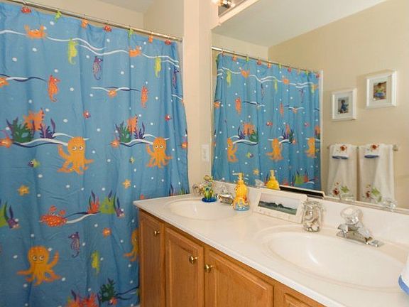 5th image of 821 Larch Valley Ct NE