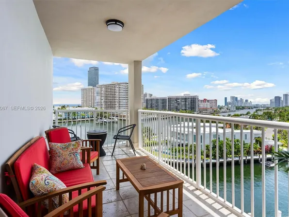 121 Golden Isles Dr APT 707, Hallandale Beach, FL 33009