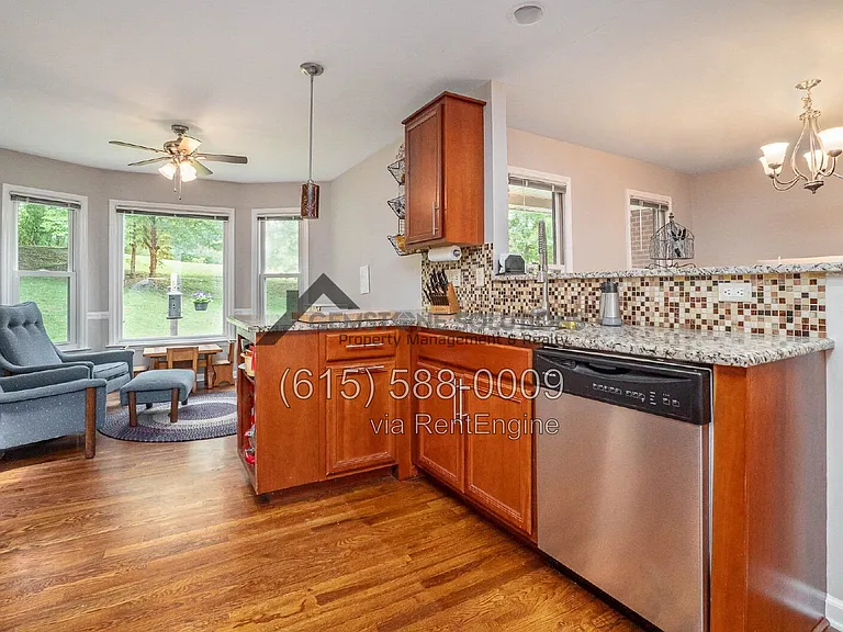 4446 Pratt Ln — Photo 9