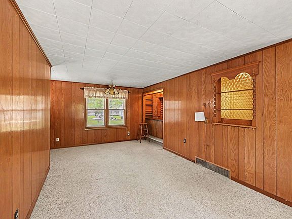 5th image of 2233 Stewart Ave