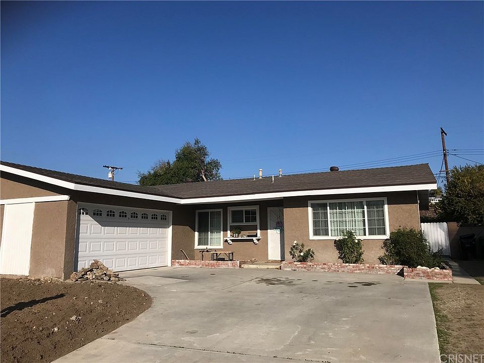 1st image of 23341 Bassett St