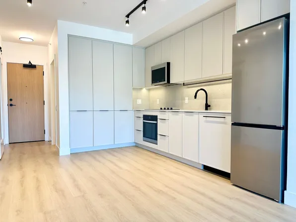 3055 Murray St #415, Pt Moody, BC V3H 1X1