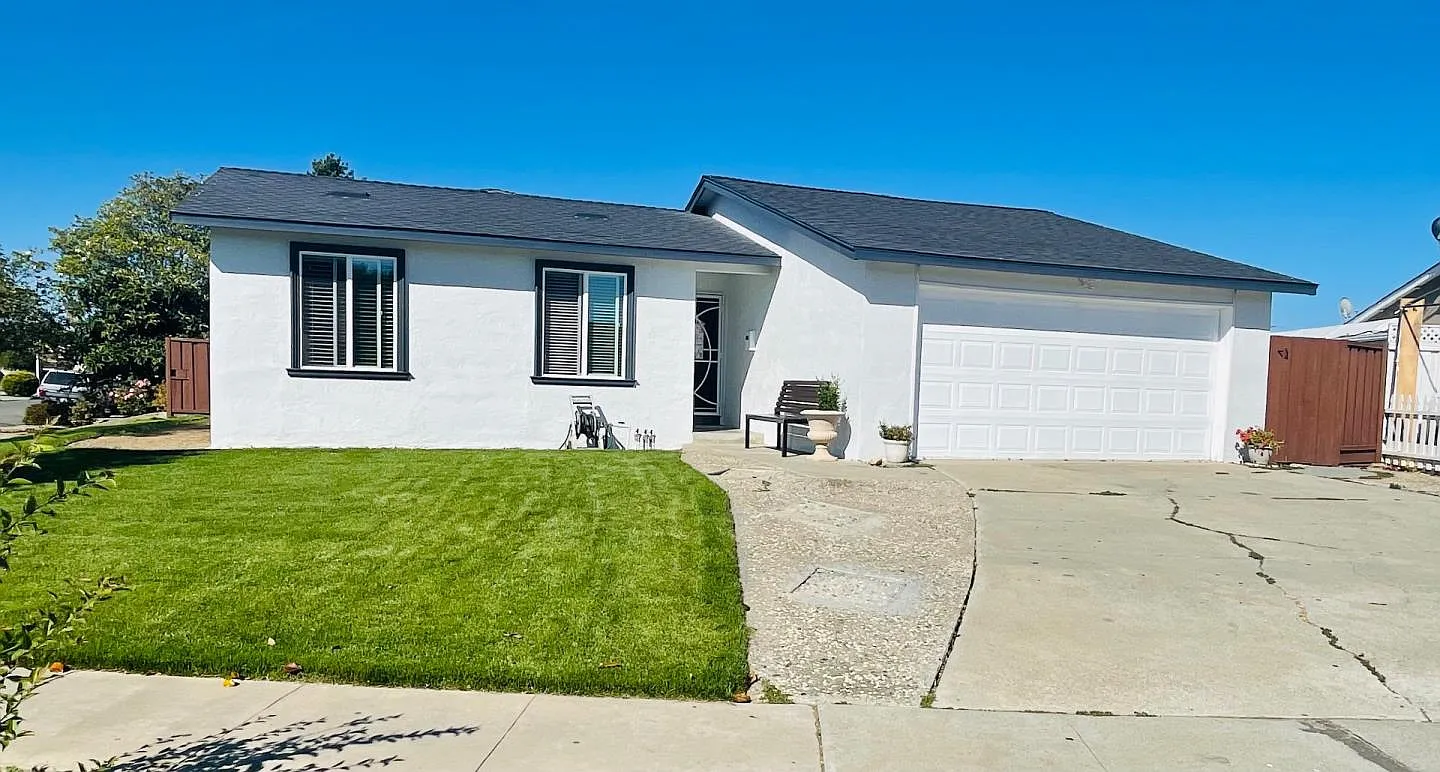 36718 Spruce St photo 1