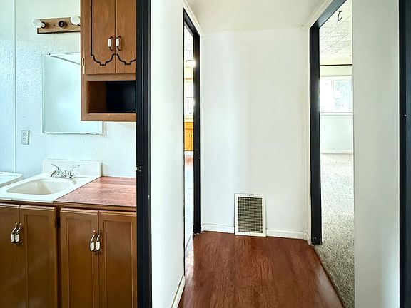 4th image of 2704 Avenue G