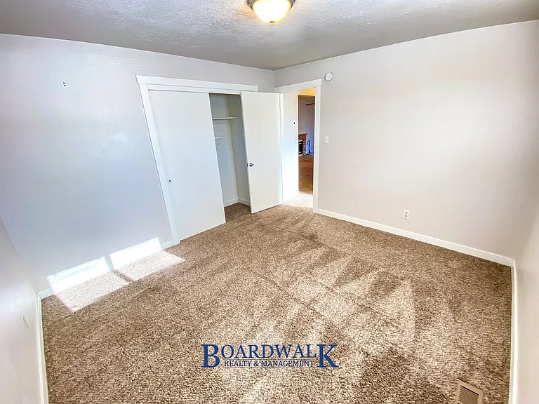 325 E Baird Cir — Photo 11