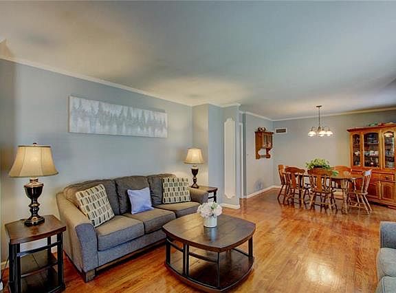 5th image of 1002 W 88th Ter