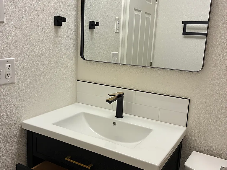 Main bath upstairs