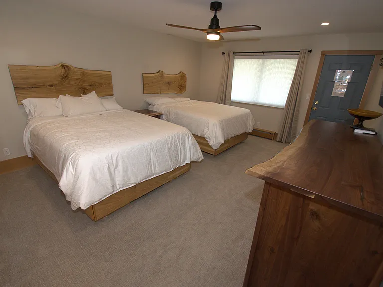 Bedroom 2 Queen Beds Shears over Windows