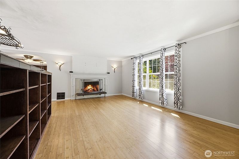 5th image of 608 School Street SE