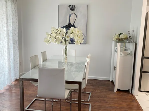250 Hammond Pond Pkwy APT 1004S, Newton, MA 02467