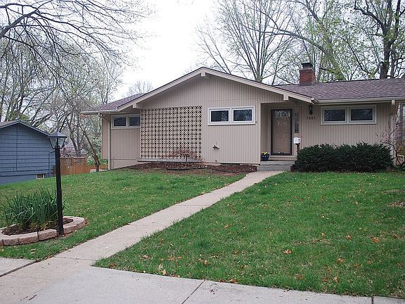 2nd image of 7601 W 96th Ter