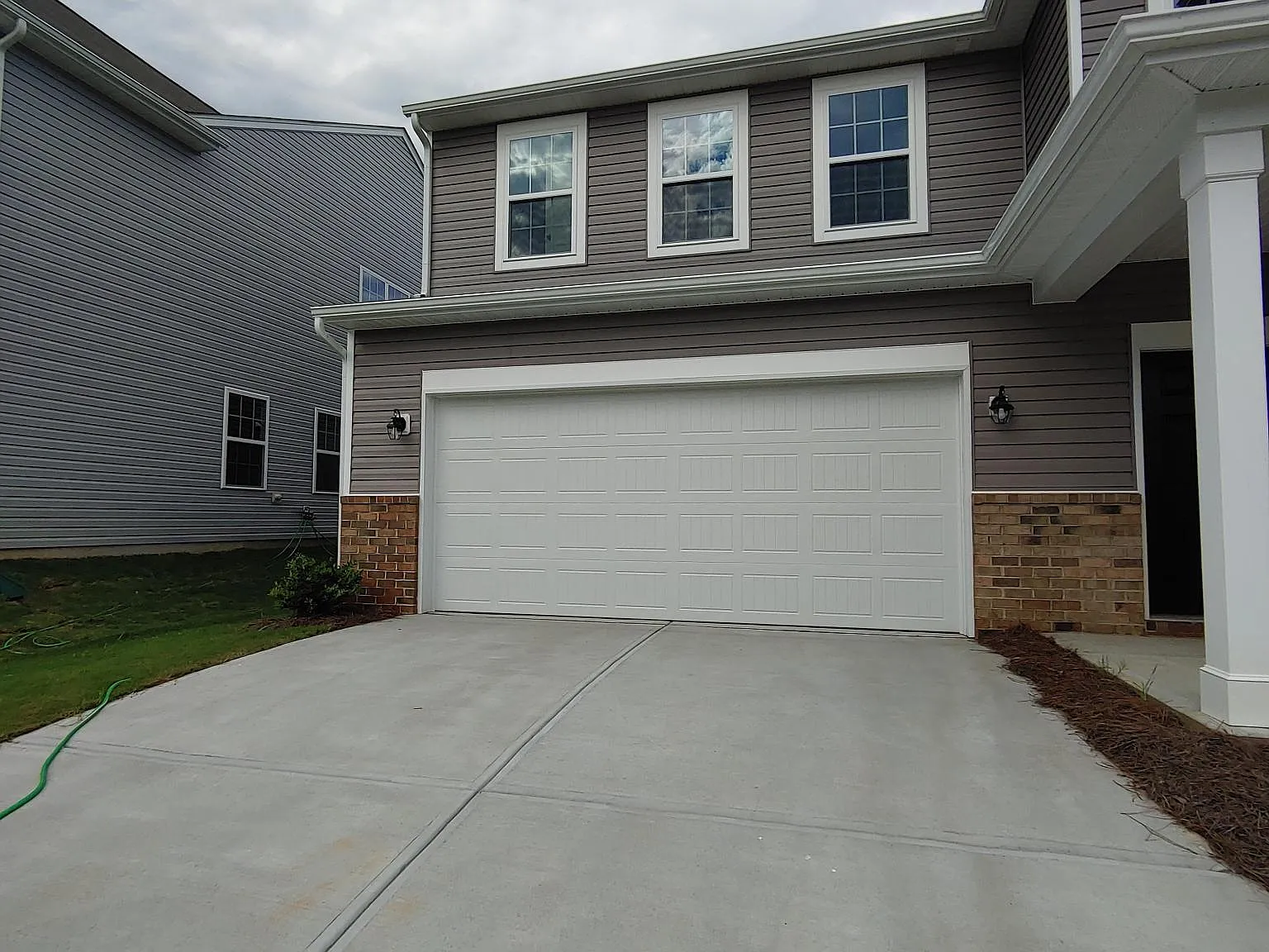 147 Haddonsfield Dr — Photo 2