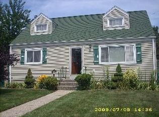 1 Clark St, West Babylon, NY 11704