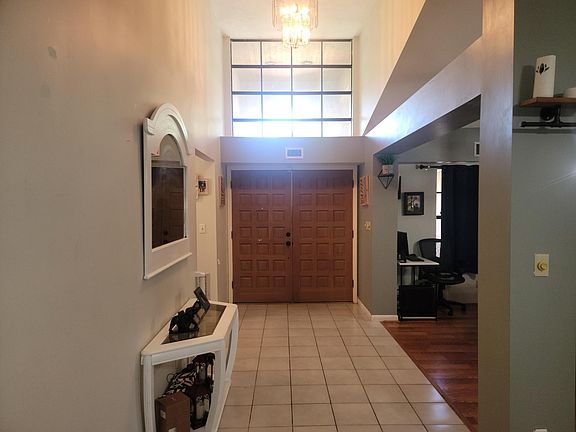 3rd image of 632 SE Portage Avenue