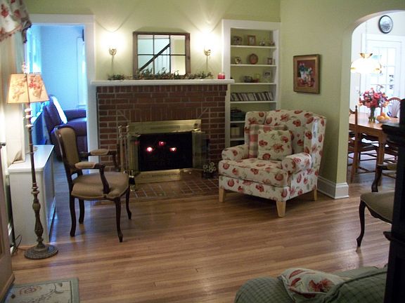 Living Room w/built in bookcase and working fireplace