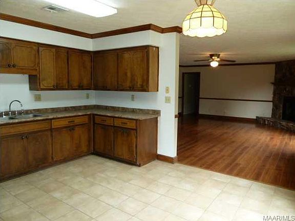 3rd image of 312 Oldfield Dr