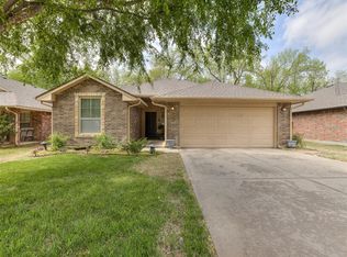 2924 Woodcrest Creek Dr, Norman, OK 73071
