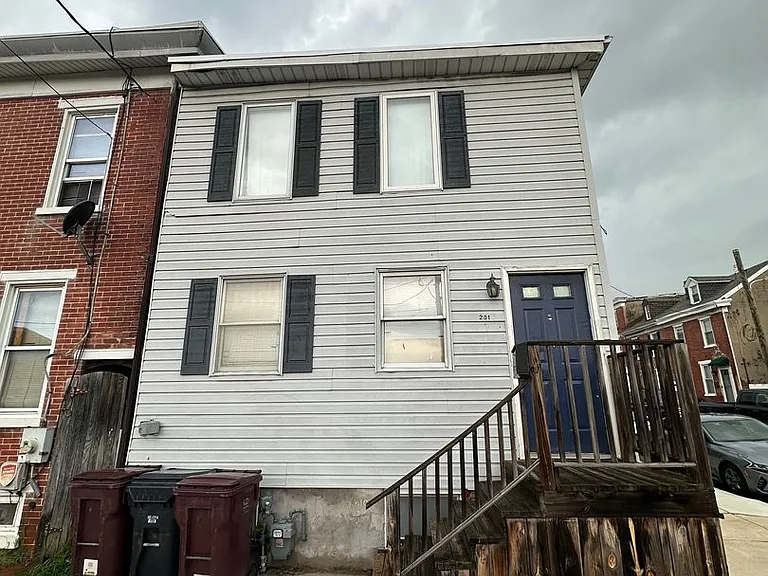 201 S Jackson St — Photo 1