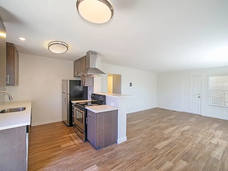 unit on 32nd — Photo 1