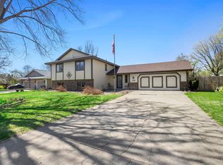 1286 Emerald Ln, Shakopee, MN 55379