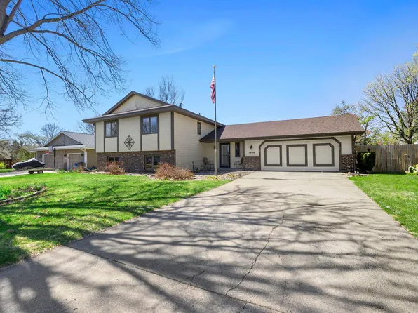 1286 Emerald Ln, Shakopee, MN 55379