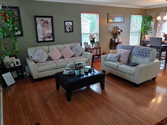 3rd image of 1814 Cambridge Dr