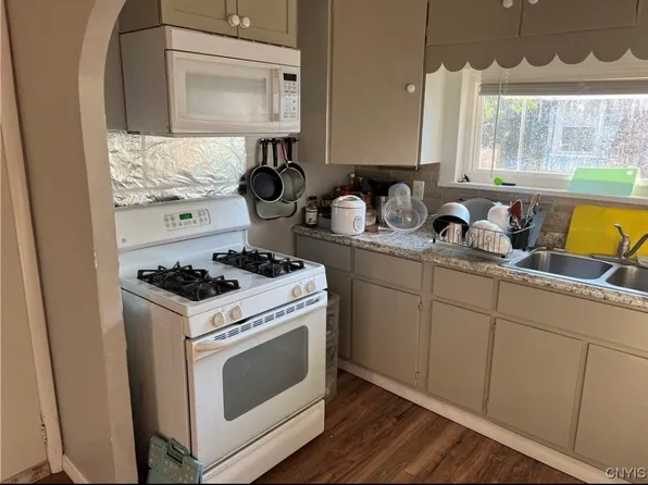 114 E Ellis St, East Syracuse, NY 13057