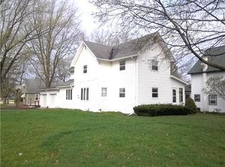 854 Farnham St, Columbus, WI 53925