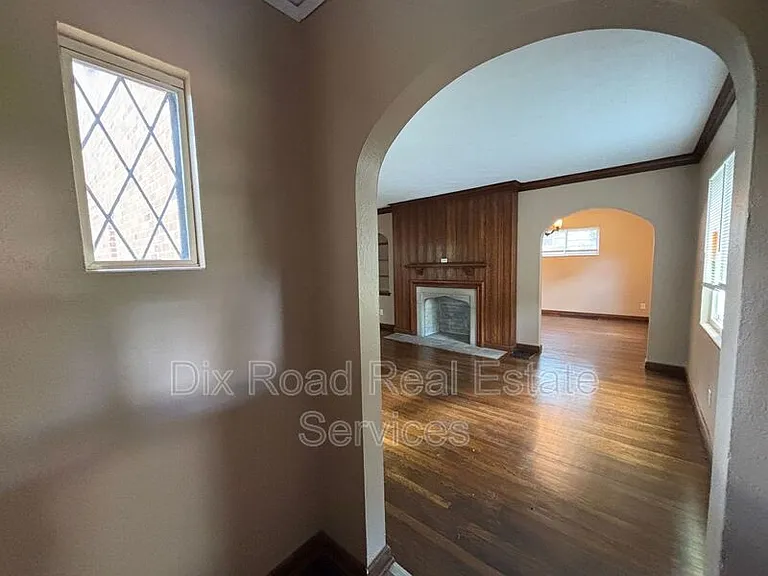 1927 Burroughs Dr — Photo 7