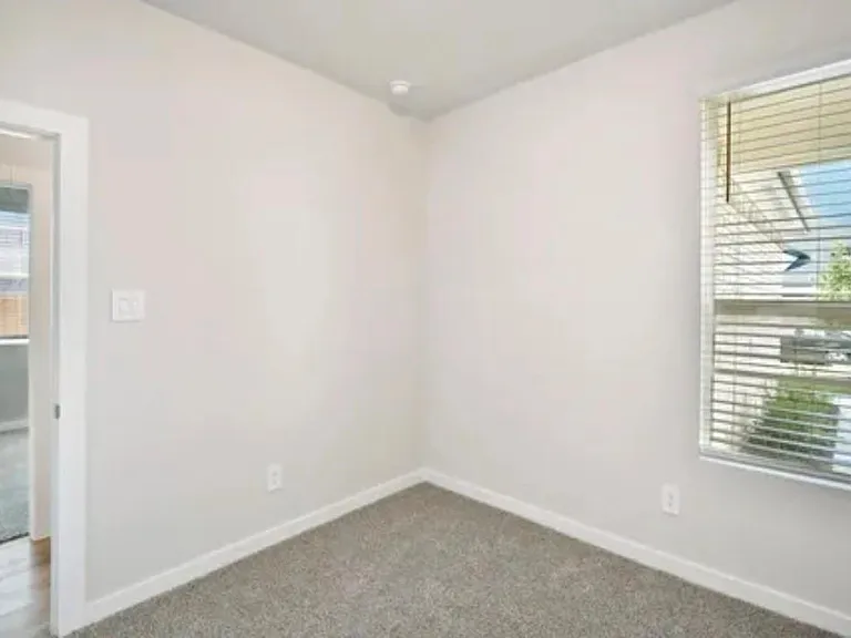 9450 Herons Preserve — Photo 37