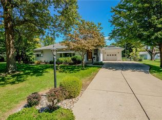 12 Parry Dr, Decatur, IL 62526