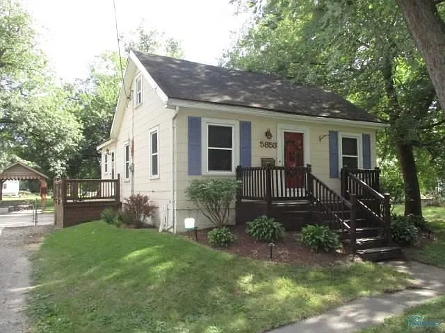 5853 Sims Dr photo 1