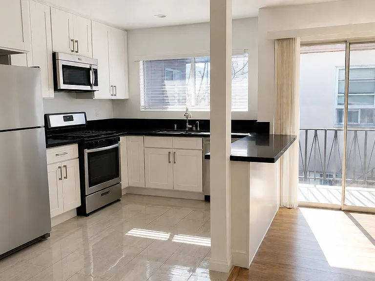 817 S Bedford St #4 — Photo 2