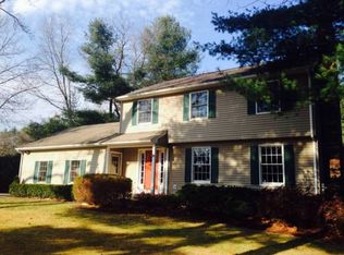 8 Pine Hill Rd, Easthampton, MA 01027