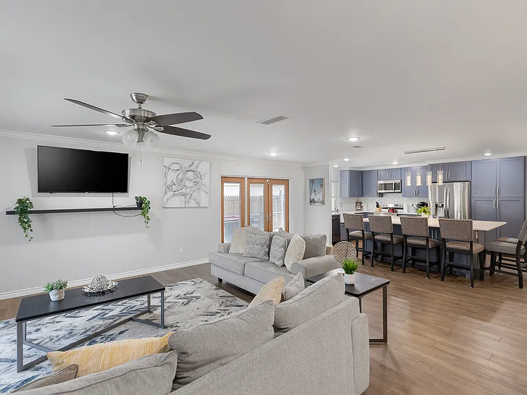 2620 Catalina Way — Photo 3