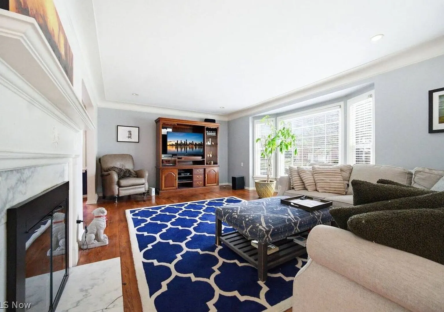 Beautiful 4-Bedroom Brick Colonial in University Heights — Photo 4