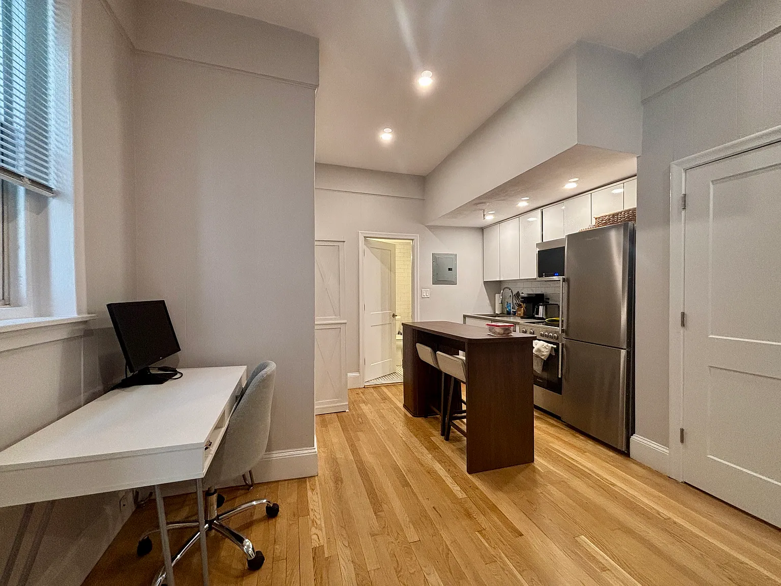 2 bed, 1.0 bath, $4,170 — Photo 2
