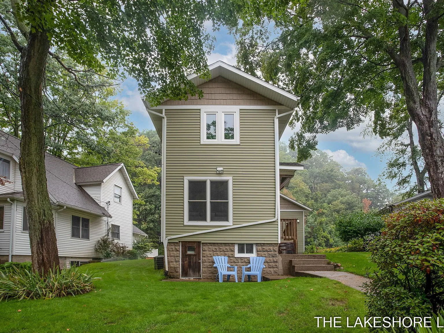 3 bed, 1.5 bath, 1242 sqft, $2,000 — Photo 3