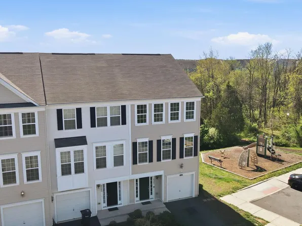8267 Heritage Crossing Ct, Manassas, VA 20109