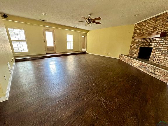 4th image of 2858 Lori Ln